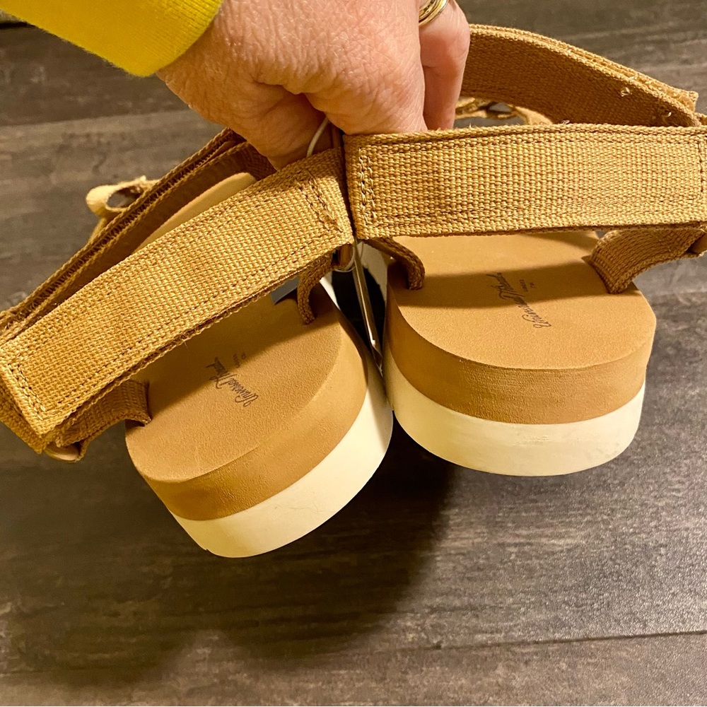 Universal Thread Tan Hayden Platform Sport Sandals Size 7 NEW - Picture 10 of 12